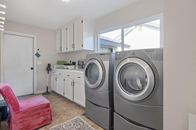 4211 W Nicholas Avenue, Visalia, CA 93291