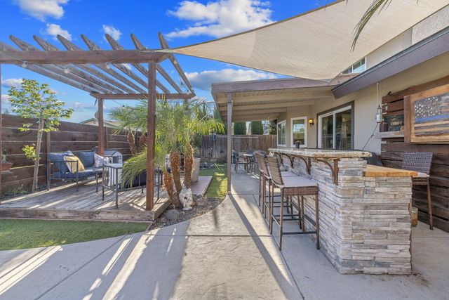 4211 W Nicholas Avenue, Visalia, CA 93291