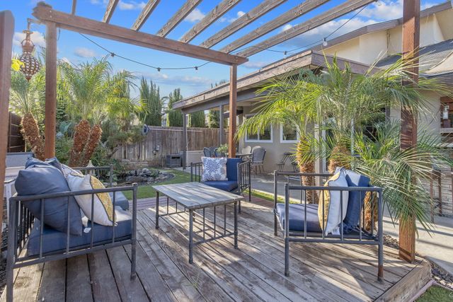 4211 W Nicholas Avenue, Visalia, CA 93291