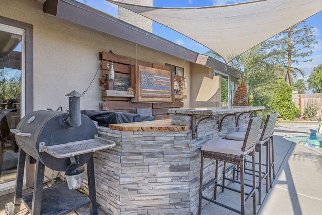 4211 W Nicholas Avenue, Visalia, CA 93291