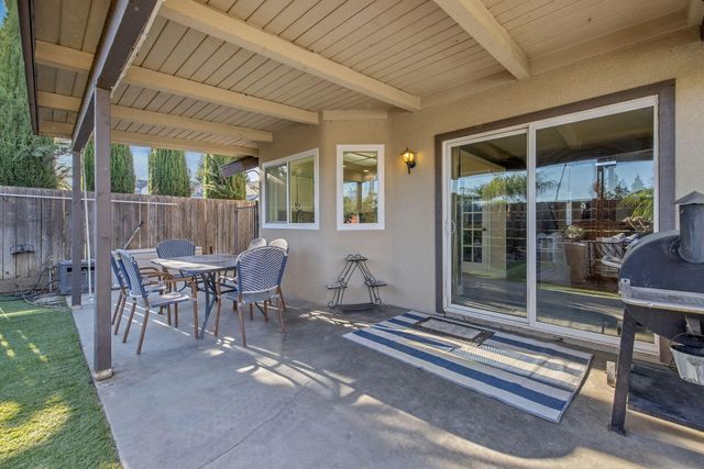 4211 W Nicholas Avenue, Visalia, CA 93291