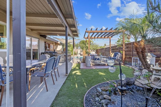 4211 W Nicholas Avenue, Visalia, CA 93291