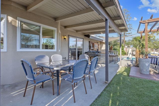 4211 W Nicholas Avenue, Visalia, CA 93291