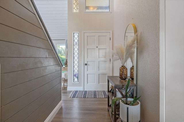 4211 W Nicholas Avenue, Visalia, CA 93291