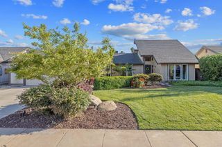 4211 W Nicholas Avenue, Visalia, CA 93291