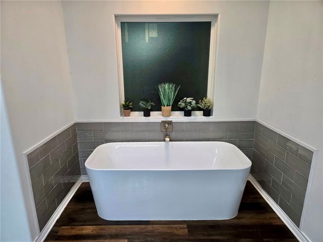 5074 Amber St, Bishop, TX 78343