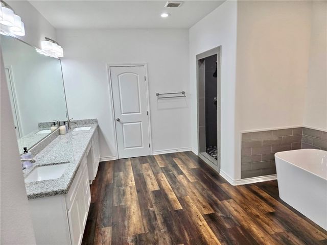 5074 Amber St, Bishop, TX 78343