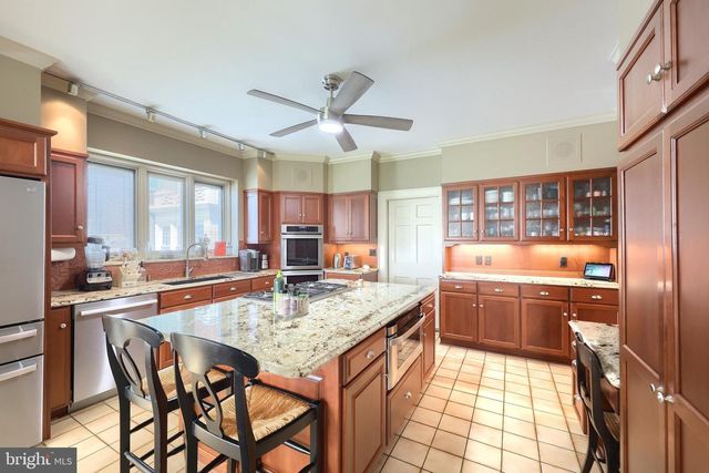 206 EICHELBERGER ST, Hanover, PA 17331