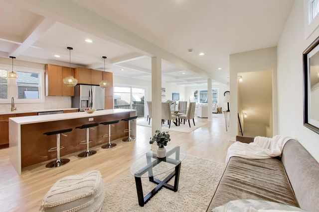 6730 W Dakin Street, Chicago, IL 60634