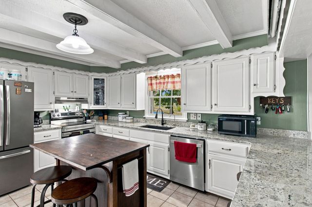 1214 Rainbow Cir, Westmoreland, TN 37186