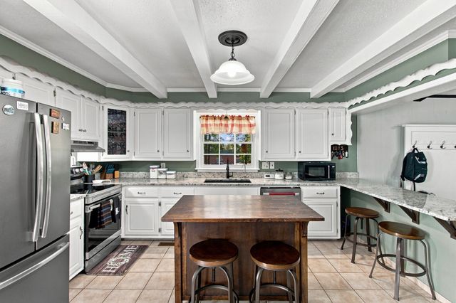 1214 Rainbow Cir, Westmoreland, TN 37186