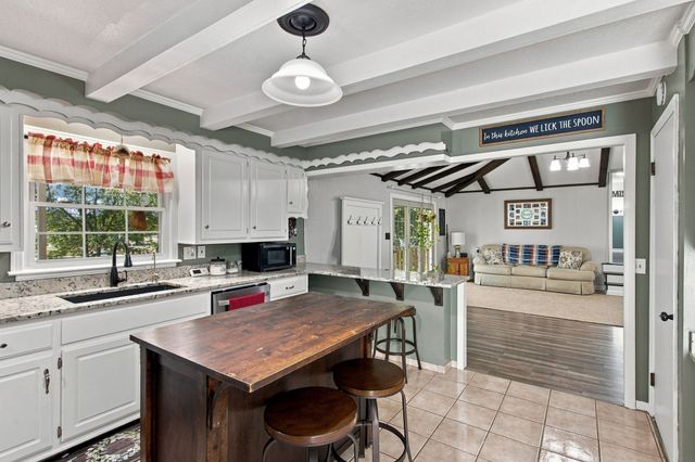 1214 Rainbow Cir, Westmoreland, TN 37186