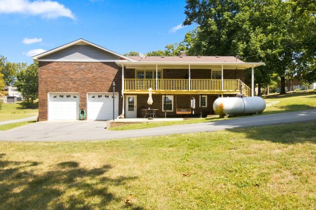 1214 Rainbow Cir, Westmoreland, TN 37186