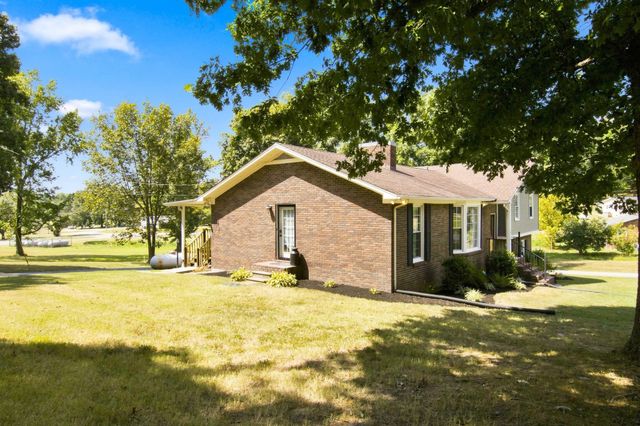 1214 Rainbow Cir, Westmoreland, TN 37186
