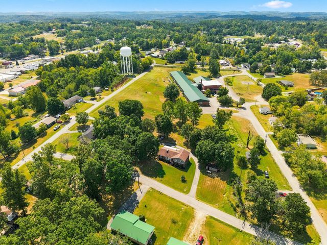 1214 Rainbow Cir, Westmoreland, TN 37186