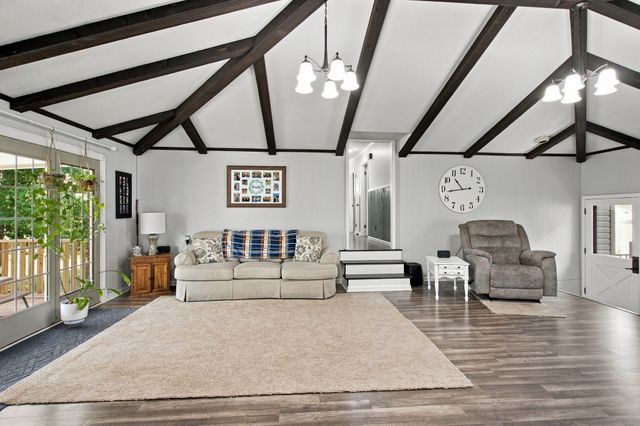 1214 Rainbow Cir, Westmoreland, TN 37186