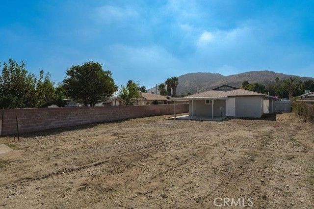 18222 10th, Bloomington, CA 92316