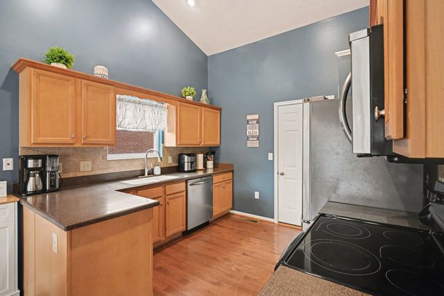 7513 Roxbury, Florence, KY 41042