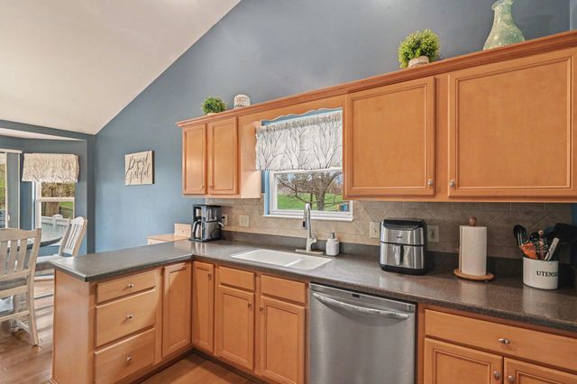 7513 Roxbury, Florence, KY 41042