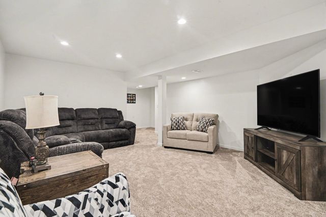 7513 Roxbury, Florence, KY 41042