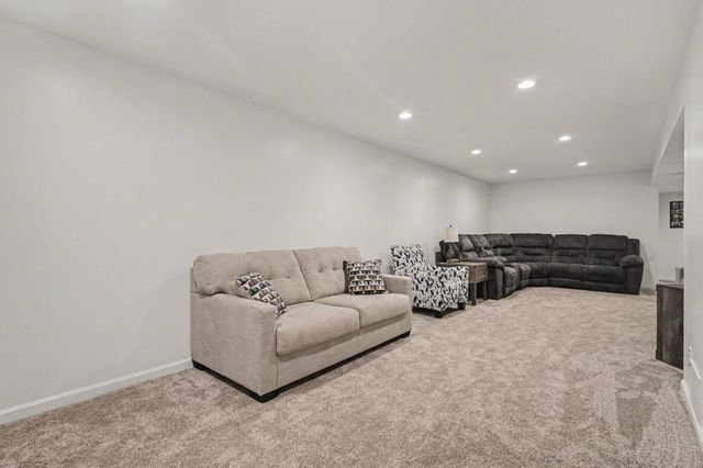 7513 Roxbury, Florence, KY 41042