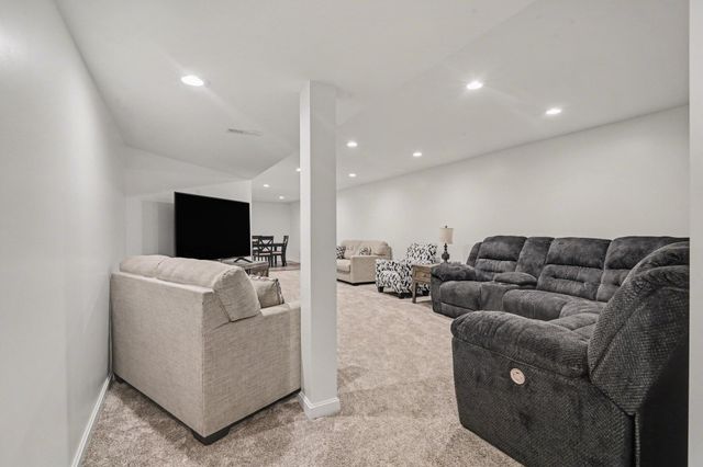 7513 Roxbury, Florence, KY 41042