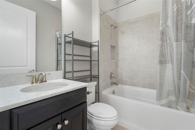 5424 TRAILS BEND COURT STREET, Sarasota, FL 34238