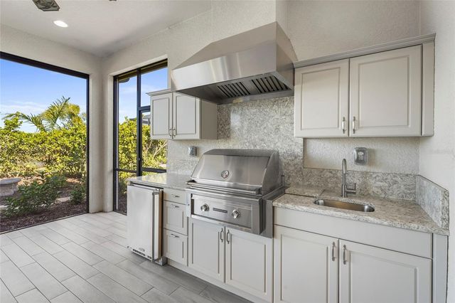 5424 TRAILS BEND COURT STREET, Sarasota, FL 34238