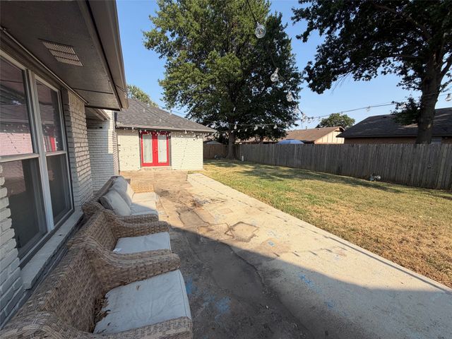 9814 E 37th Court, Tulsa, OK 74146
