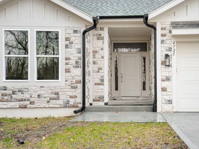 4725 NE Winn Road, Kansas City, MO 64117