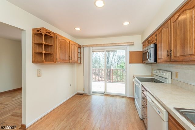 100 Canada Goose Dr, Allamuchy Twp., NJ 07840