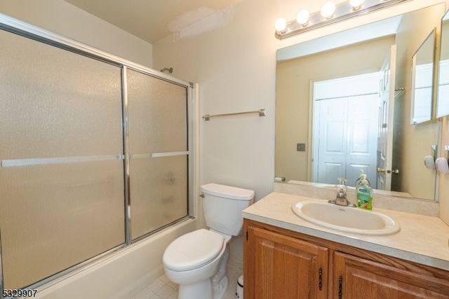 100 Canada Goose Dr, Allamuchy Twp., NJ 07840