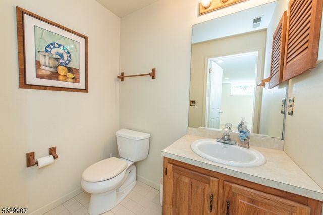 100 Canada Goose Dr, Allamuchy Twp., NJ 07840