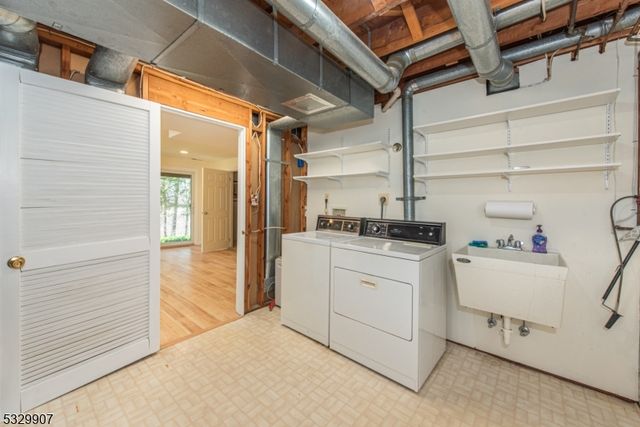 100 Canada Goose Dr, Allamuchy Twp., NJ 07840