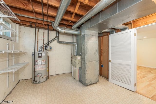 100 Canada Goose Dr, Allamuchy Twp., NJ 07840