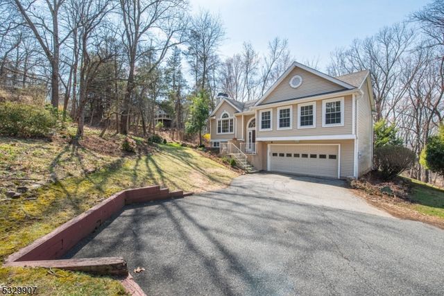 100 Canada Goose Dr, Allamuchy Twp., NJ 07840