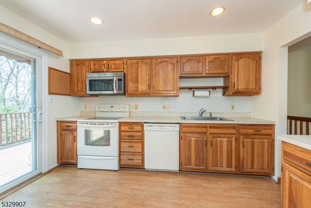 100 Canada Goose Dr, Allamuchy Twp., NJ 07840