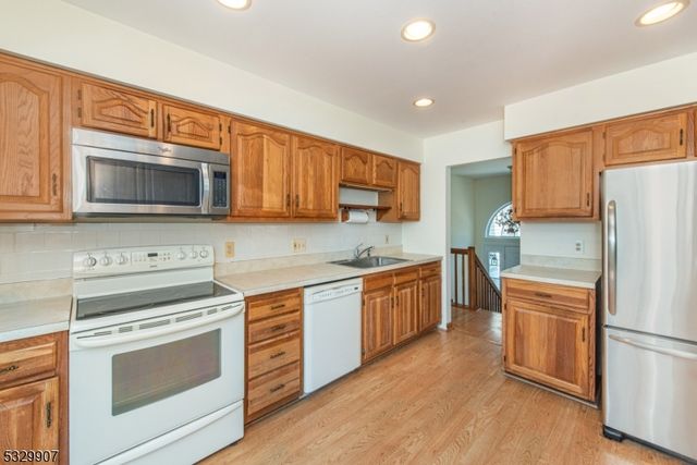 100 Canada Goose Dr, Allamuchy Twp., NJ 07840