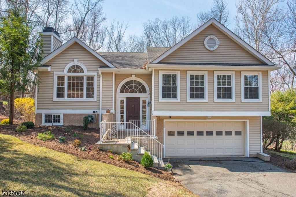 100 Canada Goose Dr, Allamuchy Twp., NJ 07840