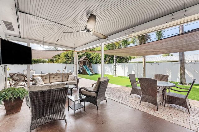 517 Ibis Drive, Delray Beach, FL 33444