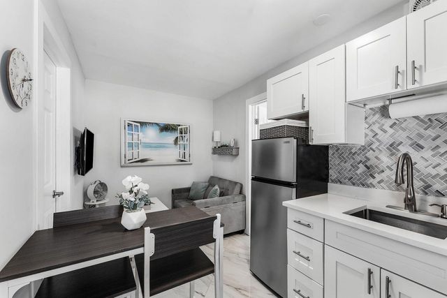 517 Ibis Drive, Delray Beach, FL 33444