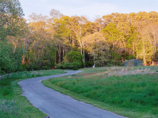 5055 New Suffolk Road, New Suffolk, NY 11956