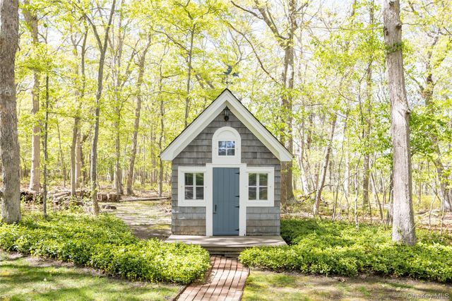 5055 New Suffolk Road, New Suffolk, NY 11956