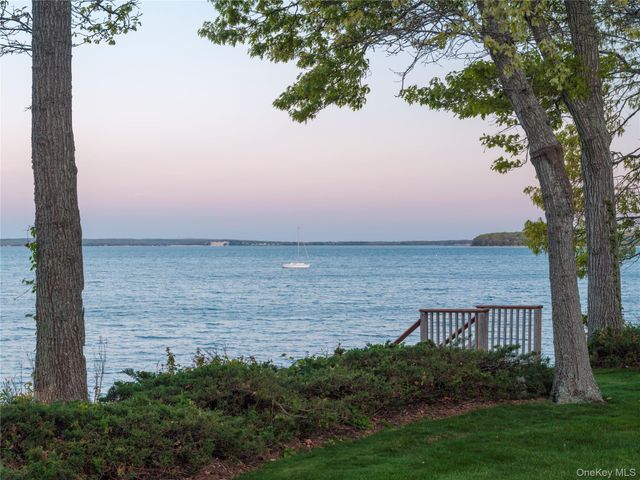 5055 New Suffolk Road, New Suffolk, NY 11956