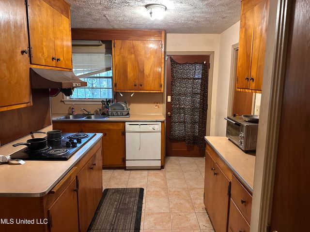 2238 Alta Woods Terrace, Jackson, MS 39204