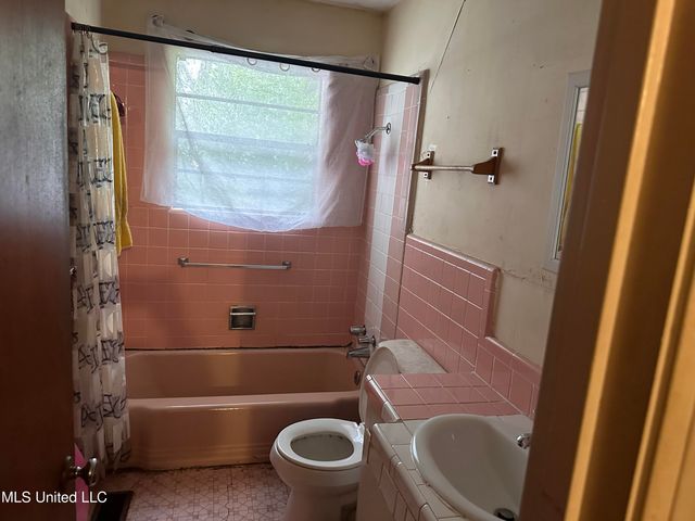 2238 Alta Woods Terrace, Jackson, MS 39204