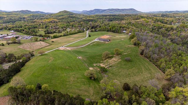 180 Mecca Pike, Tellico Plains, TN 37385