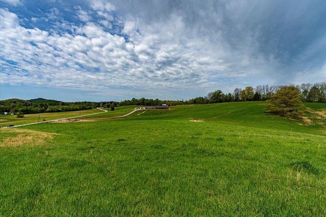 180 Mecca Pike, Tellico Plains, TN 37385