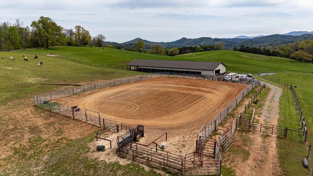 180 Mecca Pike, Tellico Plains, TN 37385