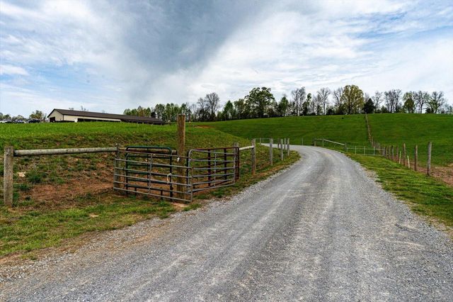 180 Mecca Pike, Tellico Plains, TN 37385